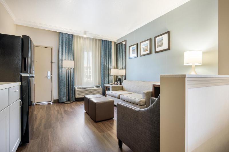 Premium Studio Suite with Two Double Beds - Non-Smoking image 2