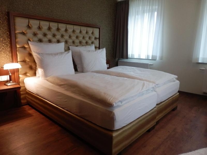 Double Room image 3