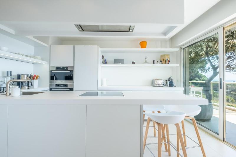 Elegant 3-Room Apartment with Terrace Pool & Island Views - image 24