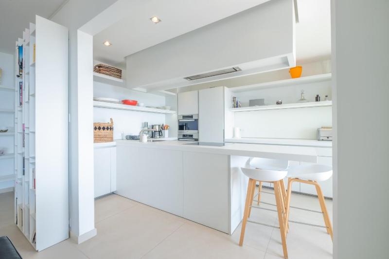 Elegant 3-Room Apartment with Terrace Pool & Island Views - image 21