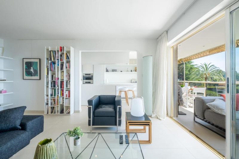 Elegant 3-Room Apartment with Terrace Pool & Island Views - image 16