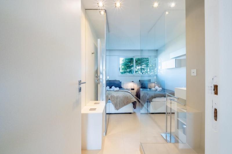 Elegant 3-Room Apartment with Terrace Pool & Island Views - image 13
