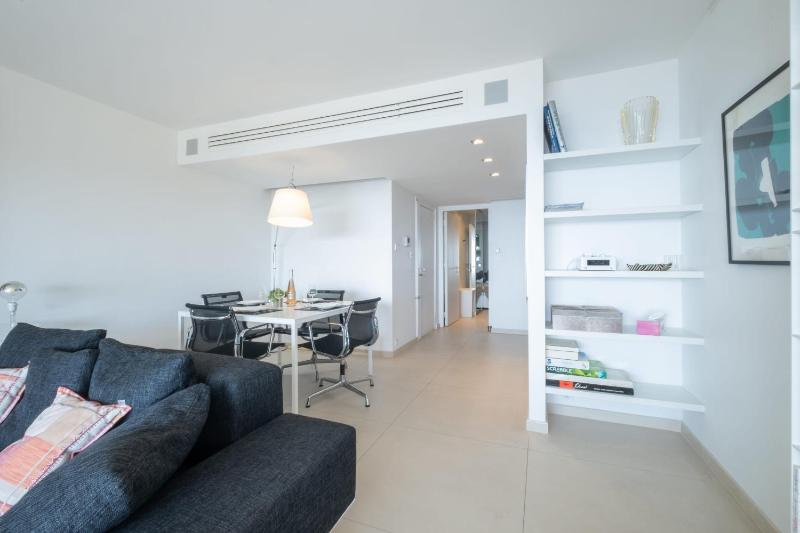 Elegant 3-Room Apartment with Terrace Pool & Island Views - image 9