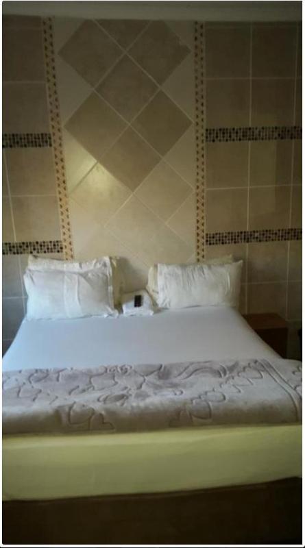 Economy Suite image 1