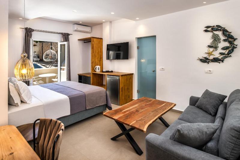 Deluxe Room image 3
