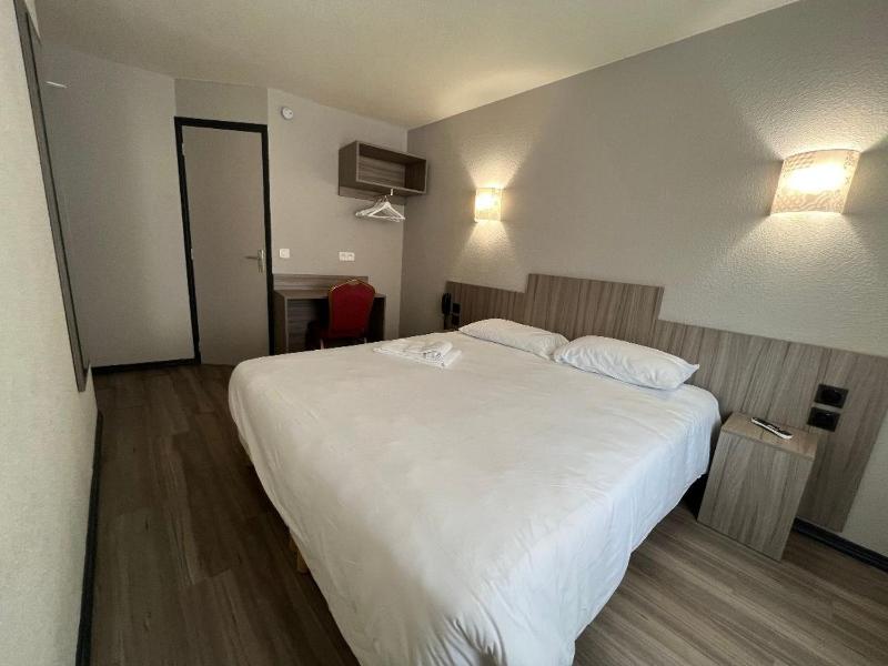 Standard Double Room image 4