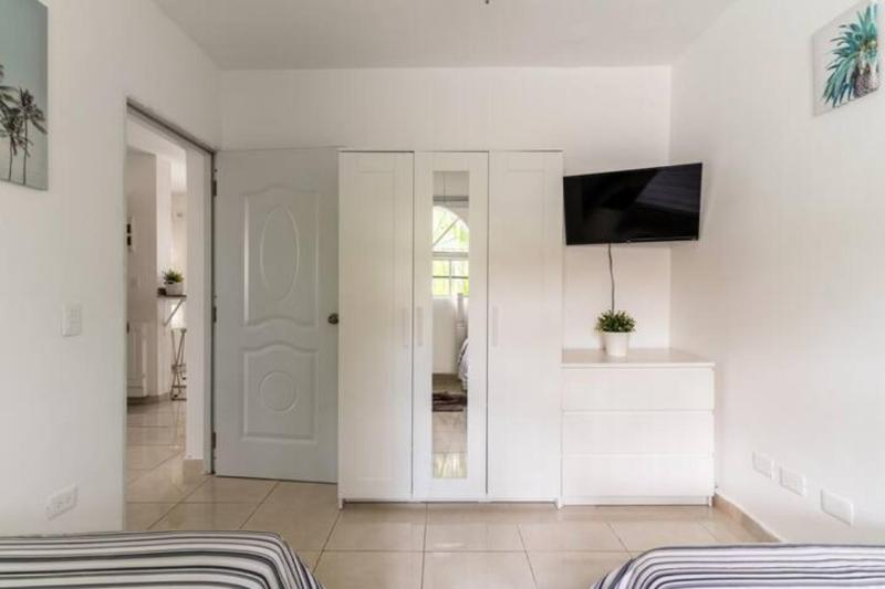 Cozy 2 bdr condo with pool area and free WIFI - image 11