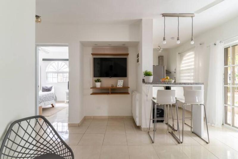 Cozy 2 bdr condo with pool area and free WIFI - image 2