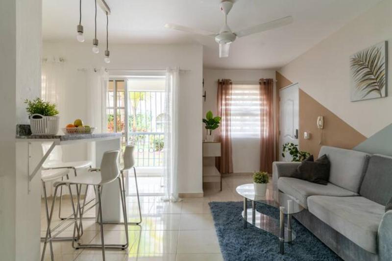 Cozy 2 bdr condo with pool area and free WIFI - image 13