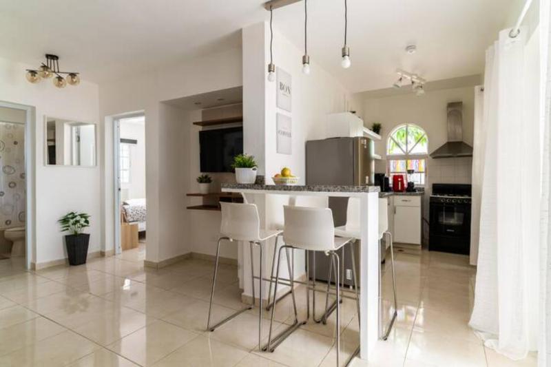 Cozy 2 bdr condo with pool area and free WIFI - image 16