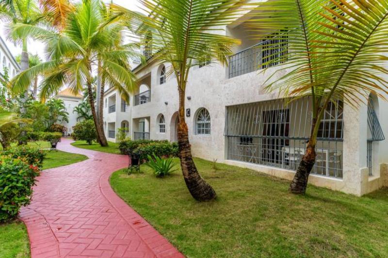 Cozy 2 bdr condo with pool area and free WIFI - image 14