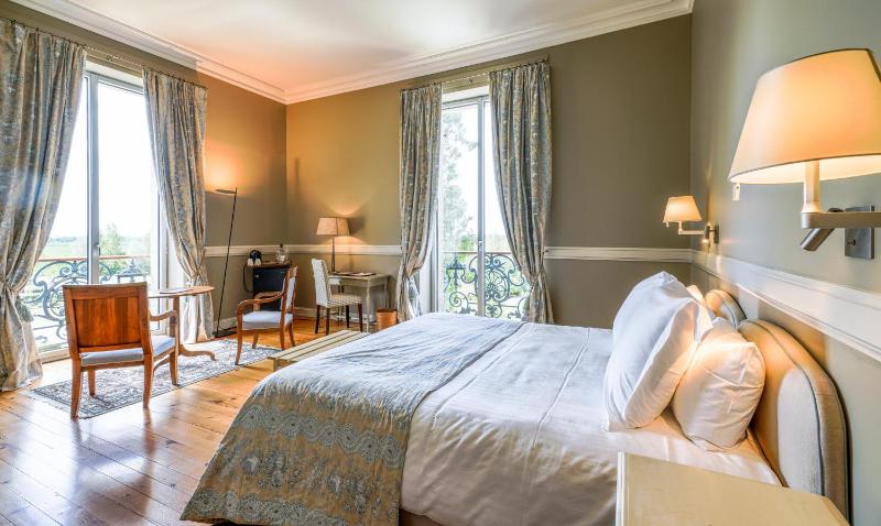 Double or Twin Room with Park View image 2