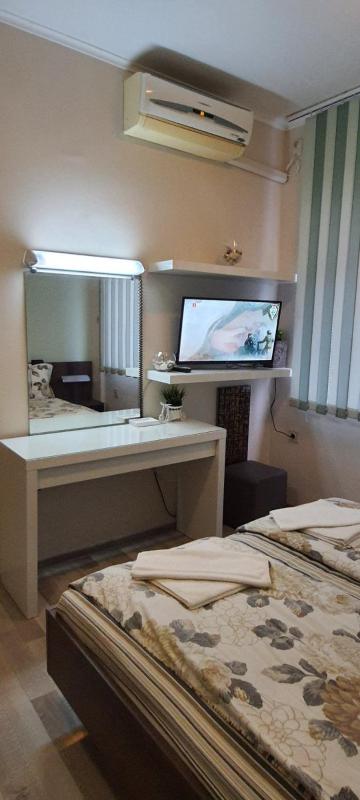 One-Bedroom Apartment image 4