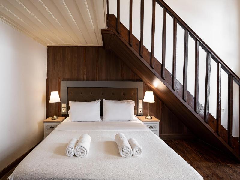 Family Suite with Balcony image 3