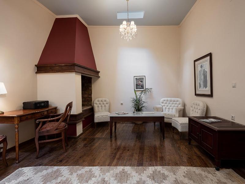 Old Town Suites - image 2