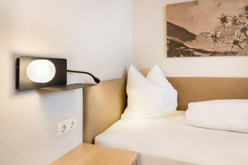 Single Room image 4