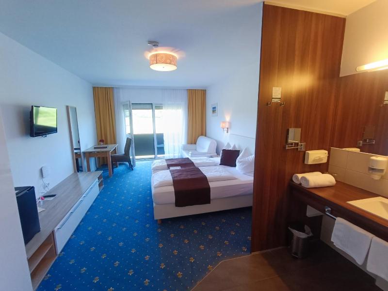 Double Room with Balcony image 1