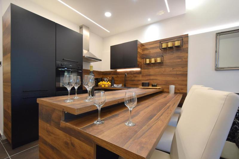 One-Bedroom Apartment image 1