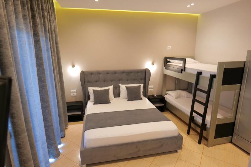 Deluxe Quadruple Room with Balcony and Lake View image 1