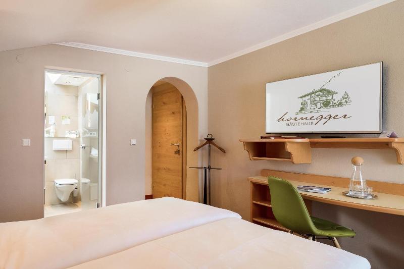 Double Room with Balcony image 4