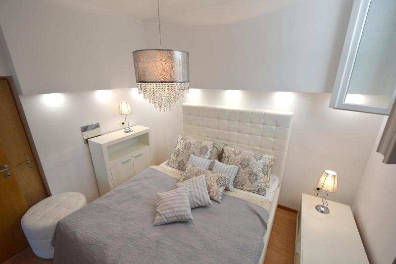 One-Bedroom Apartment image 2