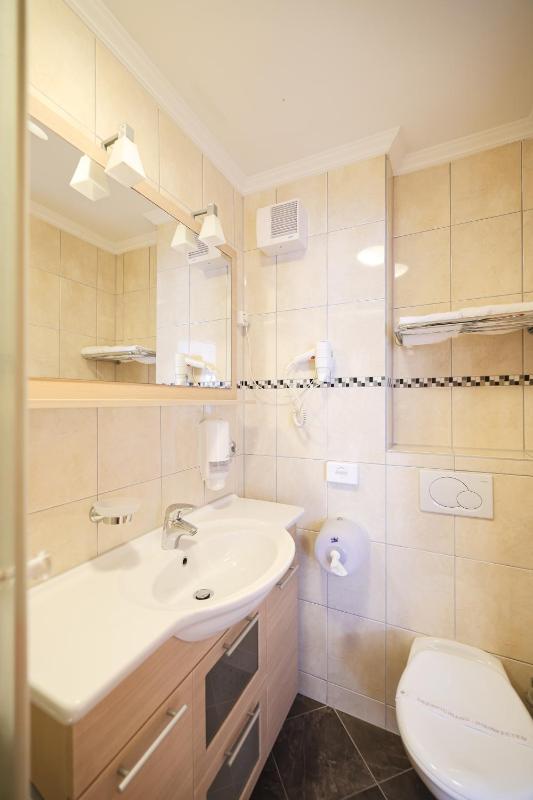 Standard Single Room image 3