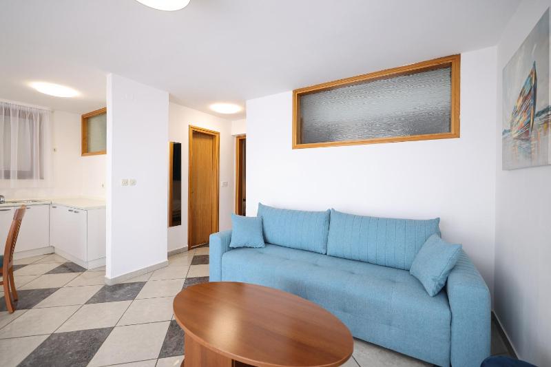 Apartment with Sea View image 3