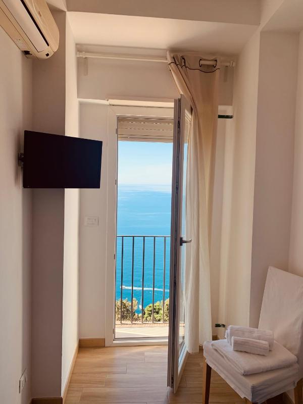 Superior Single Room with Sea View image 4