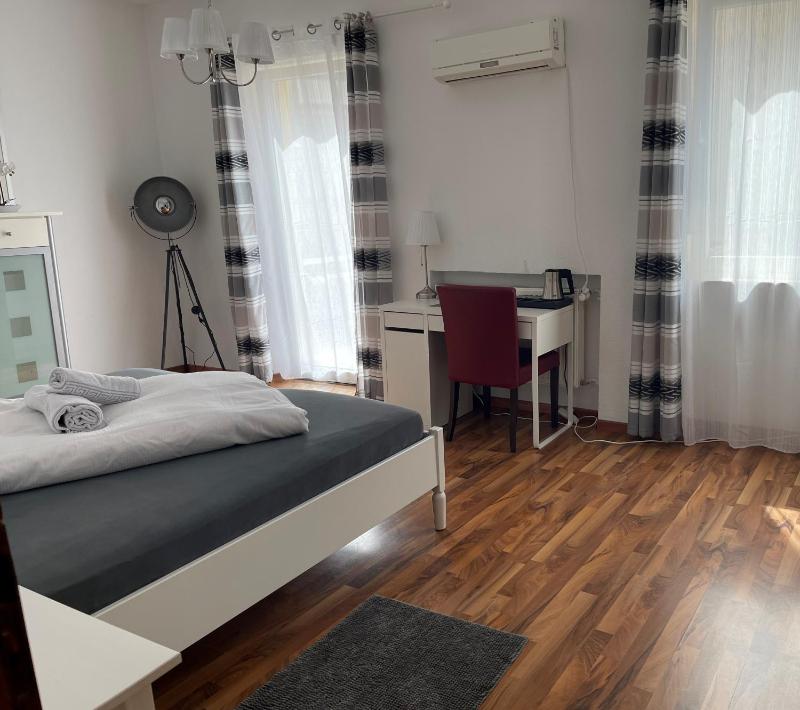Deluxe Double Room image 1