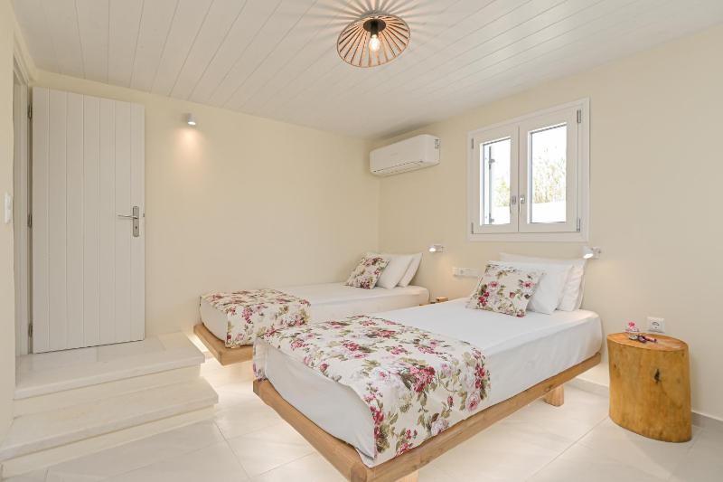 Villa with Sea View image 1