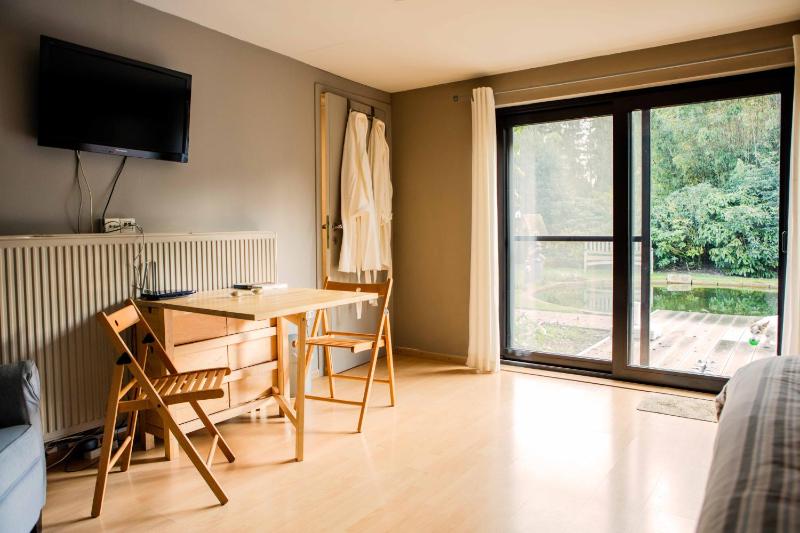 Double Room with Balcony image 3