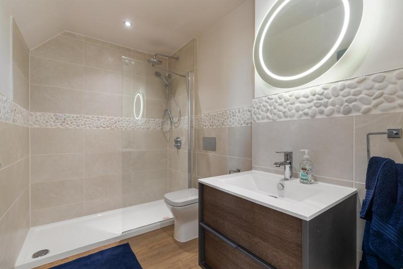Apartment 10 Waterstone House - Luxury Apartment with Sea Views - image 15