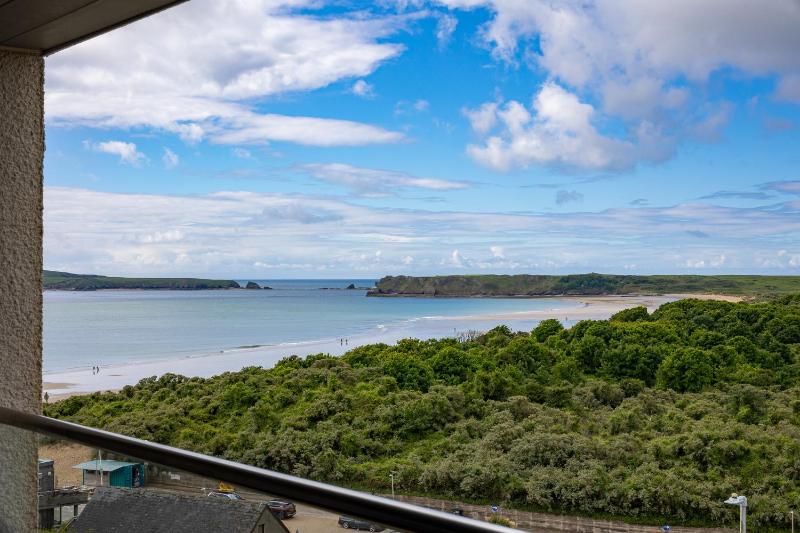 Apartment 10 Waterstone House - Luxury Apartment with Sea Views - image 27