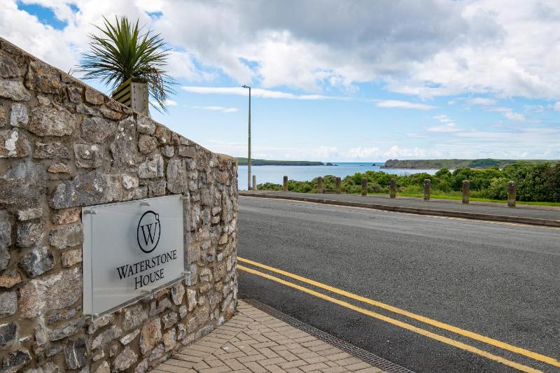 Apartment 10 Waterstone House - Luxury Apartment with Sea Views - image 23
