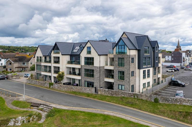 Apartment 10 Waterstone House - Luxury Apartment with Sea Views - image 26