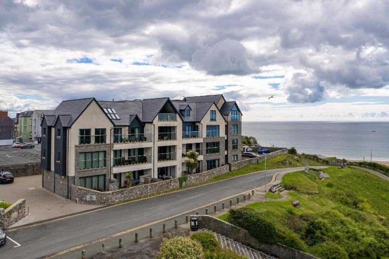 Apartment 10 Waterstone House - Luxury Apartment with Sea Views - image 25