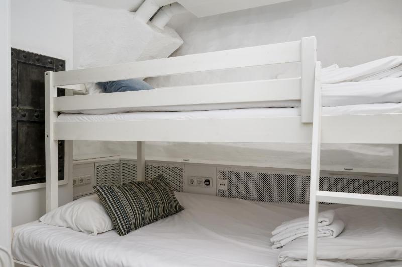 Compact Twin Room with Bunk Beds & Private Bathroom (Without Windows) image 3