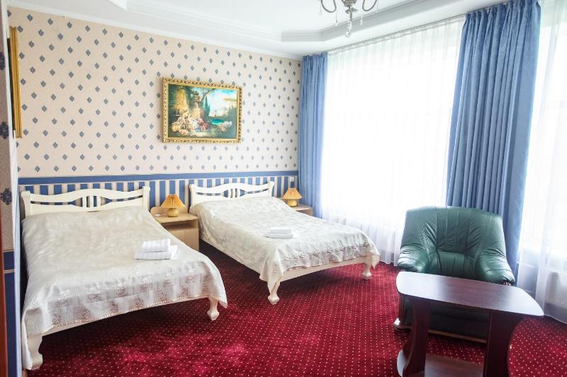Triple Room with Shared Bathroom image 1