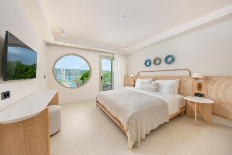Premium Room with Sea view image 1
