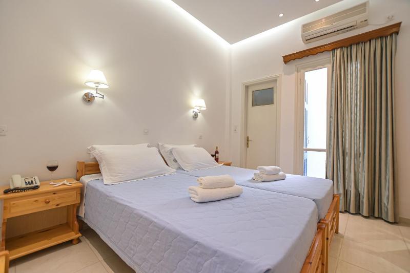 Budget Twin Room image 3