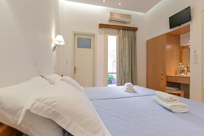 Budget Twin Room image 4