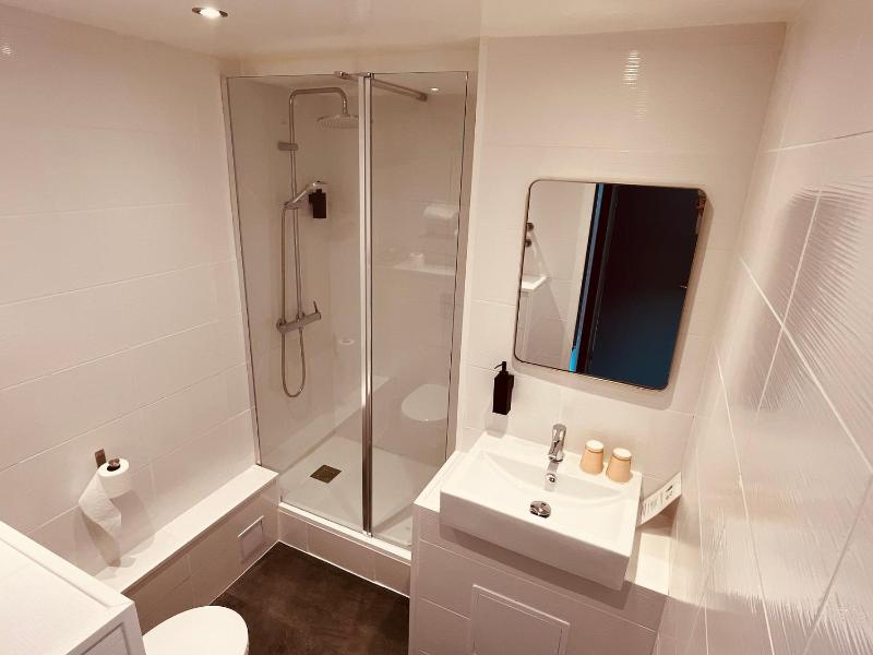 Double Room with Valley View image 4