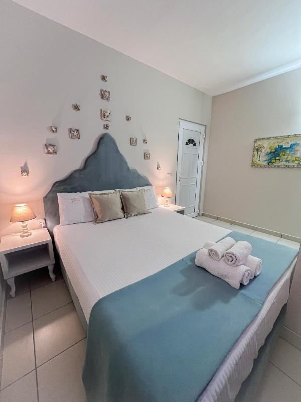 Double Room with Balcony image 1