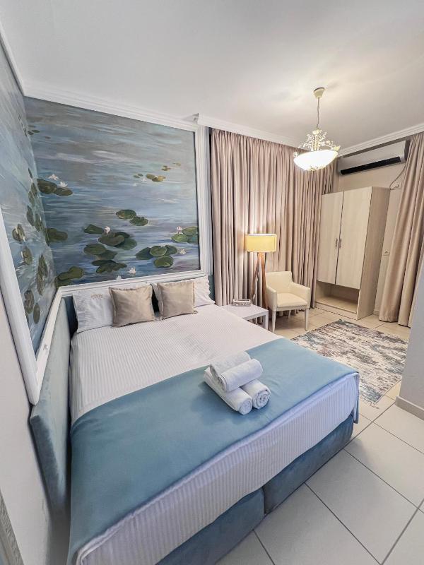Double Room with Balcony image 1