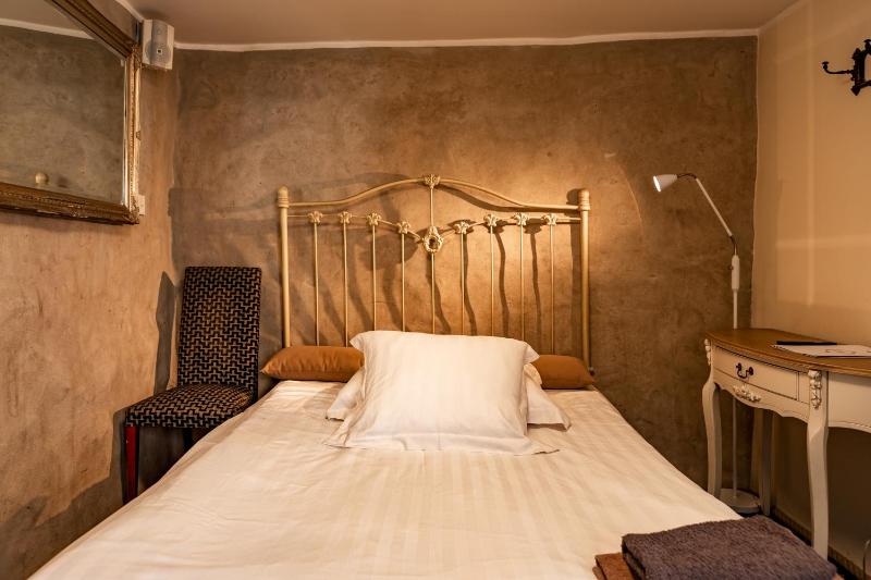 Standard Single Room image 3