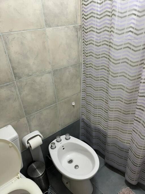 Hermoso departamento con parrillero. Zona Centro - image 7