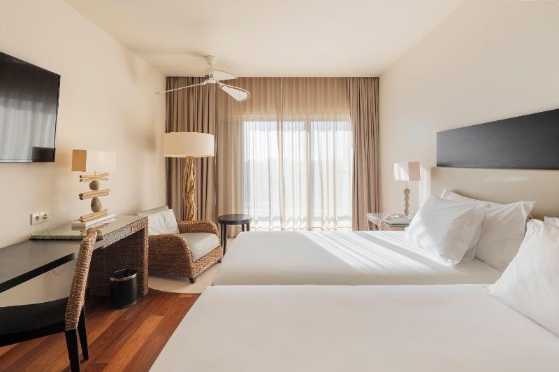 Standard Room image 4
