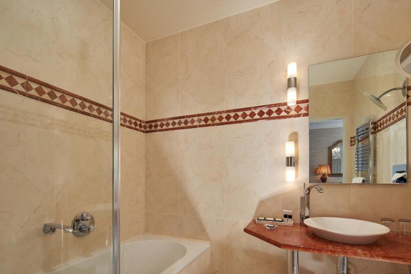 Deluxe Double Room image 2