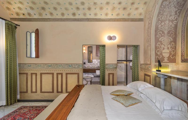 Deluxe Suite image 1