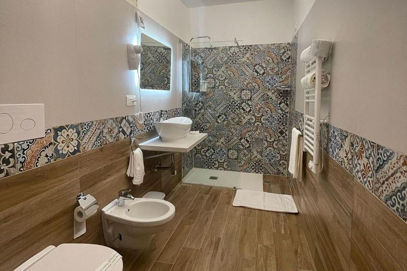 Double Room with Private Bathroom image 2